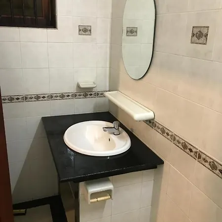 Ice Berg Apartment Dehiwala-Mount Lavinia Room photo