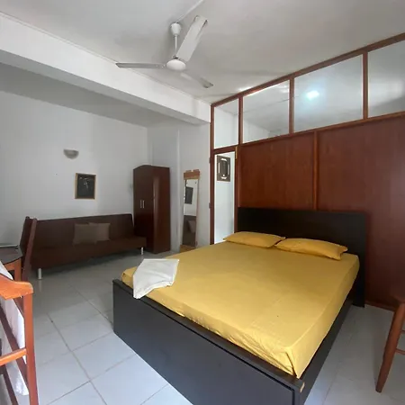 Ice Berg Apartment Dehiwala-Mount Lavinia Room photo
