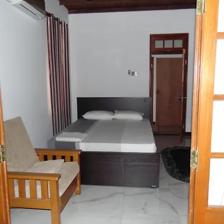 Ice Berg Apartment Dehiwala-Mount Lavinia Exterior photo