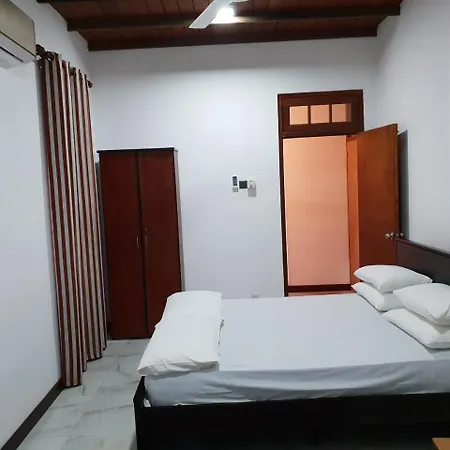 Ice Berg Apartment Dehiwala-Mount Lavinia Exterior photo