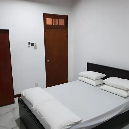 Ice Berg Apartment Dehiwala-Mount Lavinia Exterior photo