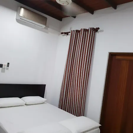 Ice Berg Apartment Dehiwala-Mount Lavinia Exterior photo