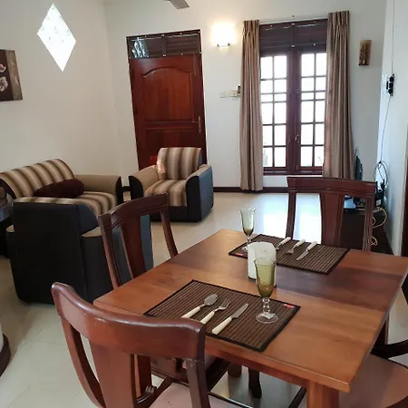 Ice Berg Apartment Dehiwala-Mount Lavinia Exterior photo