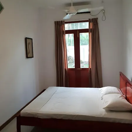 Ice Berg Apartment Dehiwala-Mount Lavinia Exterior photo